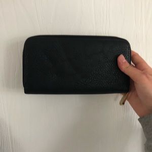 black wallet